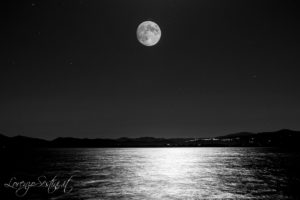 Luna al Lago Trasimeno.