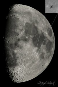 iss stazione spaziale sopra il disco lunare